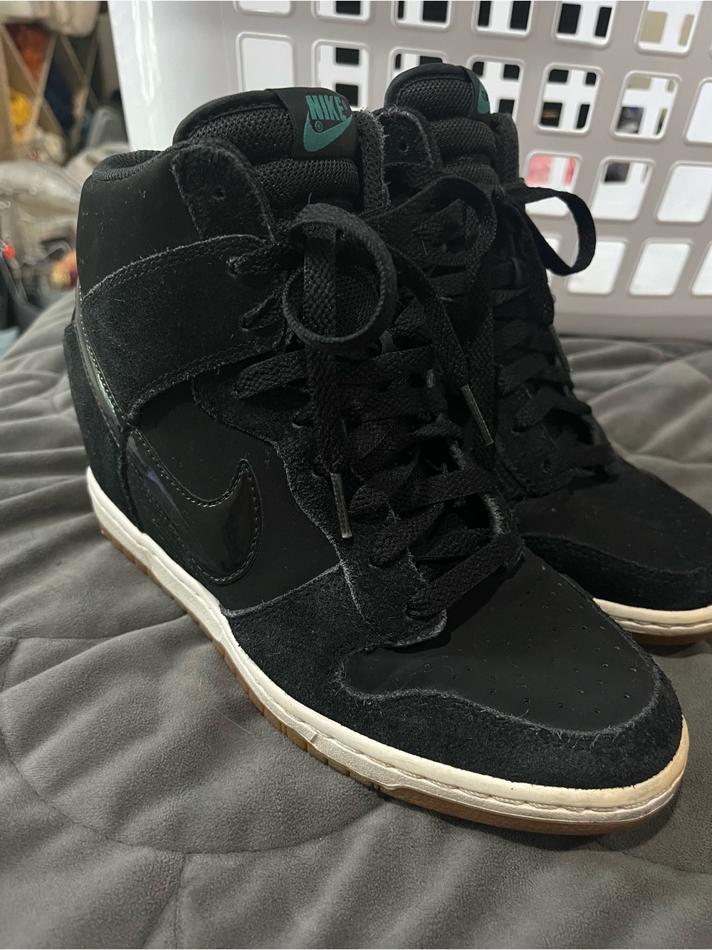 NIKE Sky High Dunk Black Gum Women’s 9 Wedge Sneaker